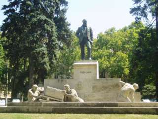 Szeged, Széchenyi tér: Tisza Lajos szobra.jpg Szeged, Széchenyi tér: Tisza Lajos szobra.jpg